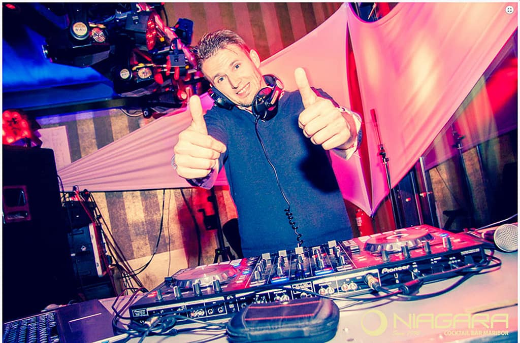 Dj v klubu